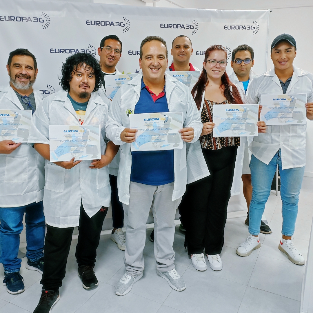 Aula y trabajos de alumnos en School Repair Phones