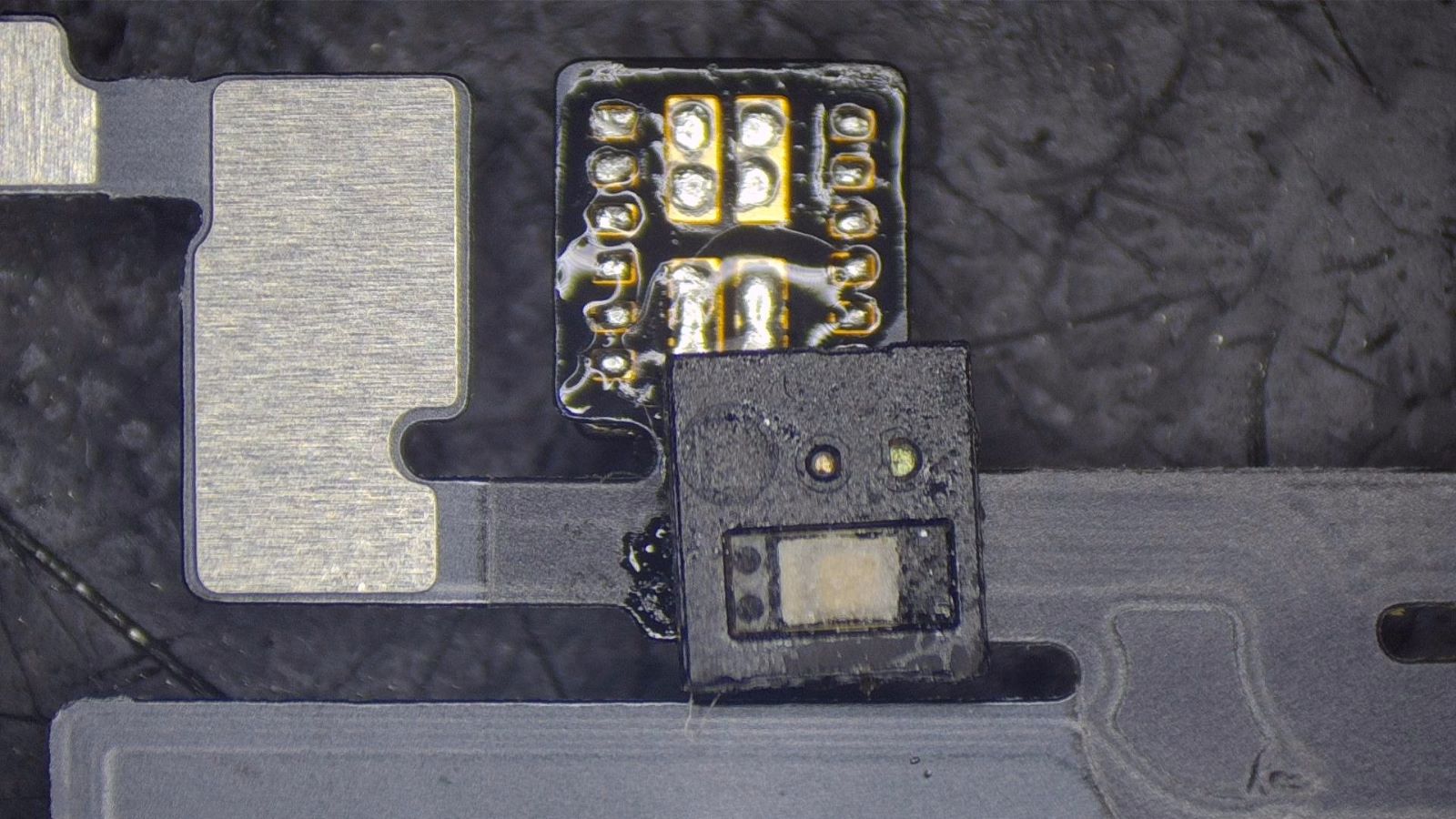 Aula y trabajos de alumnos en School Repair Phones